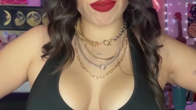 Juliet8u Onlyfans nude shows off her big boobs in live stream!!!